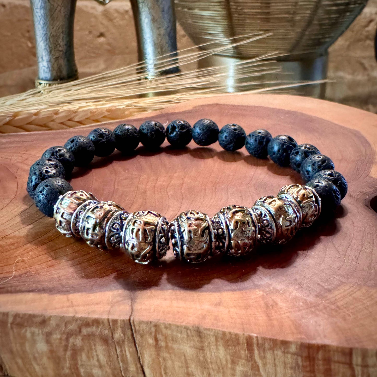 Pulsera De Piedra Volcánica Y Om Mani Padme Hum