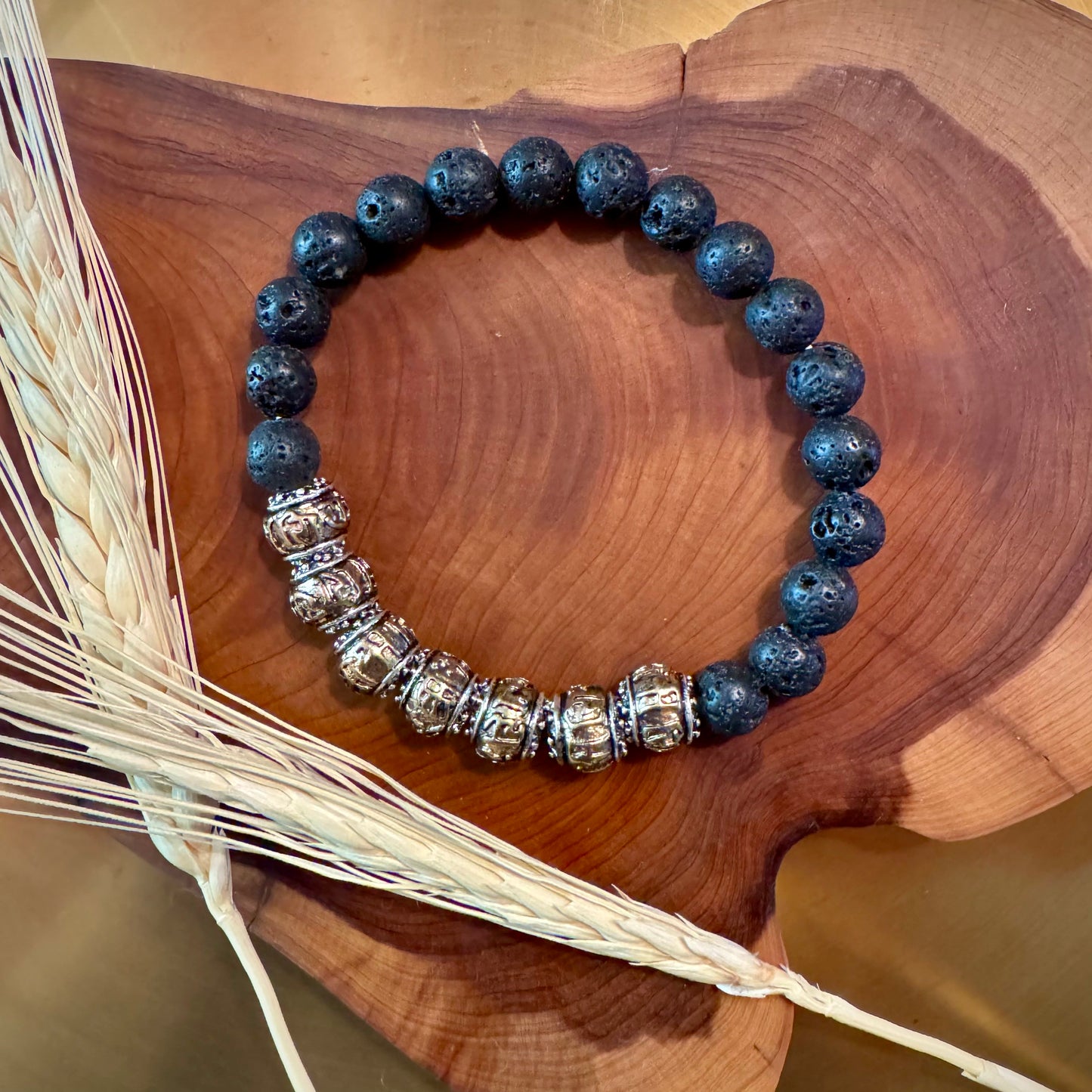 Pulsera De Piedra Volcánica Y Om Mani Padme Hum