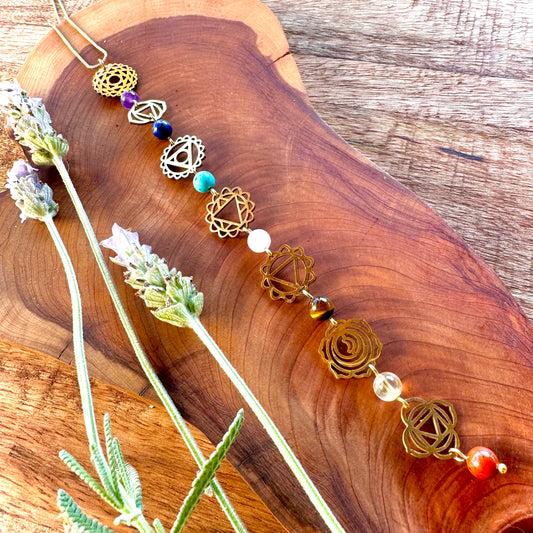 Collar Dorado De Chakras Con Cuarzos